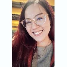 Lara Stark's Instagram, Twitter & Facebook