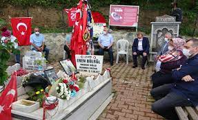 Trabzon'un maçka ilçesinde 11 ağustos 2017 tarihinde teröristler tarafından şehit edilen eren bülbül 2. Eren Bulbul Mezari Basinda Anildi
