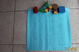 Forre uma caixa de papelão, faça as figuras geométricas com papel amassado e pronto! Como Fazer Um Jogo De Encaixe Para As Criancas Tempojunto Aproveitando Cada Minuto Com Seus Filhos