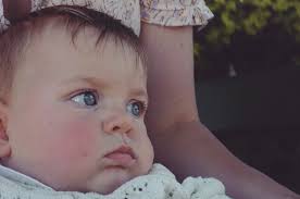 L'imprimé semi des champs : un jardin de couleurs et des teintes lumineuses  créant un motif vibrant qui évoque la beauté simple des fleurs des champs  🌼 #fleursdeschamps🌷🌼🌸🌹🌺🌻 #kidswear