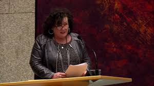 Op het twitteraccount 'boerburgertweet' geeft zij boeren een week de gelegenheid om onder andere via het account aan burgers te laten zien wat zij doen, hoe zij hun. Maiden Speech Of Caroline Van Der Plas Bbb Youtube