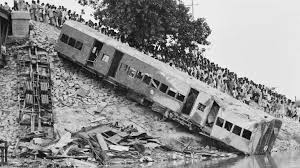 Kereta api yang beroperasi bulan juli, agustus, september, oktober, november, desember. Lebih 1 000 Penumpang Terkorban Ini 5 Tragedi Kemalangan Kereta Api Antara Yang Terburuk Dalam Sejarah