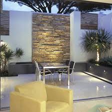 Fuente de cascada con piedras decorativas. Fuentes Para Terrazas Pequenas Novocom Top