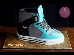 Der kuchen gehört zu den feinen backwaren. Sneaker Torte Nike Schuh Kuchen Tutorial Schuh Torte Von Kuchenfee Youtube Schuhkuchen Modellierschokolade Torten Kurs