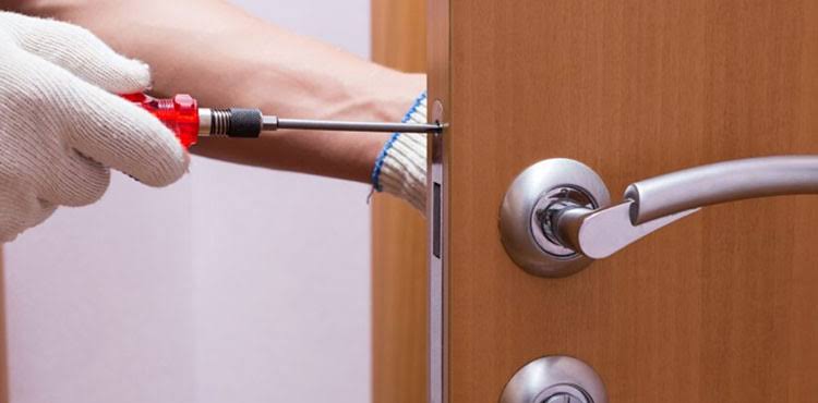 Friendly Fox Locksmith technician working in Ogden