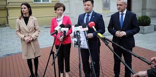 Pytany, czy rodzina i dzieci w polsce są zagrożone przez lgbt, dworczyk odpowiedział, że obowiązkiem państwa jest „afirmacja rodziny. Min M Dworczyk Zadamy Od Prezydenta R Trzaskowskiego Aby Nie Dopuszczal Do Mowy Nienawisci W Warszawie Radiomaryja Pl