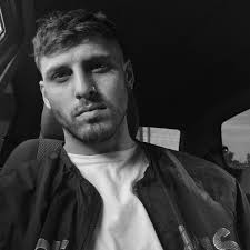 Amigos estoy muy muy muy contento de dejarles mi nuevo material, mi nuevo  single "VEN" Ojala les guste! ⚫ Producción musical: @Pablorecordingstudio ⚫  Fotografìa: @Agustinfediw ⚫ Edición de video: @_Valengallo Aportes  musicales: