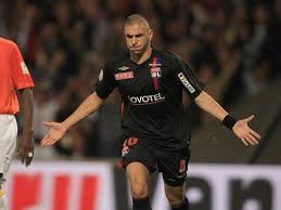 Olympique de lyon forması giydiği dönemde toplam 5 sezon geçiren karim benzema, bu süre zarfında kulübüyle beraber 112 fransa ligue 1 müsabakasına çıkmıştır. Karim Benzema A L Olympique Lyonnais Ol Le Site Sur Kari Flickr