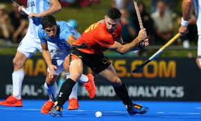 Field hockey, outdoor game played by two opposing teams of 11 players each who use sticks curved at the striking end to hit a small, hard ball into their opponent's goal. La Federacion Internacional De Hockey Fih Y Nagra Firman Un Contrato Por Diez Anos