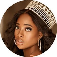 Amity Kelly's Instagram, Twitter & Facebook