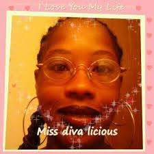 Lea Lawrence's Instagram, Twitter & Facebook