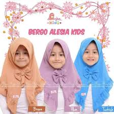 Ayudia memilih style hijab warna yang terkesan lebih kalem dan simpel. Miulan Bergo Alesia Kids Jilbab Anak Instan Bubble Crep Kerudung Anak Simple Polos Pet Pita Remple Shopee Indonesia