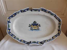 Ancien Plat En Faience A La Corbeille Fleurie Origine A Etsy Anciennes Plaques Corbeille Plat