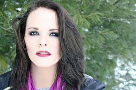 Ariel Robertson's Instagram, Twitter & Facebook