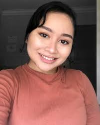 Sorry aku kagak bawa kado. kata fifi sambil mengajukan tangannya untuk bersalaman setelah melihat tumpukan kado di atas meja. Sgfinest Tumblr Com Tumbex