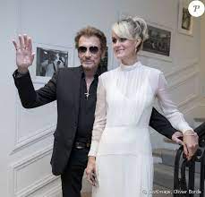 Suivez moi sur twitter @lhallyday. Laeticia Hallyday Bientot De Retour En France Pile Pendant Le Mariage De Laura Purepeople