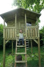 Grosses Stelzenhaus Spielhaus Aus Holz Impragniert Mit Terrasse Leiter Ture Und Fensterladen Grundflache Lxb 150 X 205 Stelzenhaus Hintergarten Spielhaus