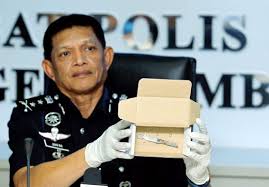 Maybe you would like to learn more about one of these? Suspek Kelar Diri Sendiri Polis