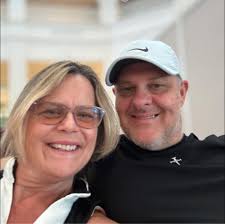 What time do people wake up for Mariposa dinner reservations?