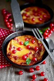 Clafoutis Peches Et Groseilles B Comme Bon Recette Clafoutis Recettes De Cuisine Clafoutis Peche