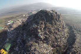 Incendiul declanşat pe amplasamentul unei societaţi cu profil auto, a fost lichidat în timpul controlului, iar unitatea a fost sancţionată contravenţional cu 10.000 lei pentru nerespectarea legislaţiei de mediu, fiind impuse si. In Cluj Napoca Miroase A Gunoi Garda De Mediu Un Om A Reclamat Noi Nu Avem Aparat De MÄƒsurare Putem Numai SÄƒ Mirosim Stiri De Cluj