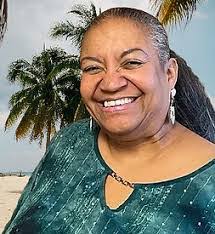 Laura Hight's Instagram, Twitter & Facebook