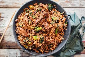 Nouilles Au Boeuf Et Au Brocoli Le Coup De Grace Recipe In 2020 Broccoli Sauteed Broccoli Beef Broccoli
