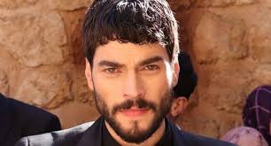 Hercai (inconstant love) is a turkish romantic drama television series starring akın akınözü, ebru şahin, gülçin santırcıoğlu, serhat tutumluer, oya unustası and ahmet tansu taşanlar. Akin Akinozu From Hercai Who Is He Profile Career Girlfriend Instagram Photos And All About Miran Actor Love And Revenge Turkish Soap Operas Nnda Nnlt Fame Archyde