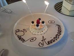 Buon anniversario di matrimonio, perché e dove mandare gli auguri inviare una foto a parenti o amici vuol dire che ci siamo ricordati e che abbiamo speso qualche minuto per loro, per condividere di nuovo la gioia del lieto evento. Tortina Di Buon Anniversario Per Due Picture Of Ristorante Gellius Oderzo Tripadvisor