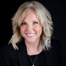 Julie Swift's Instagram, Twitter & Facebook