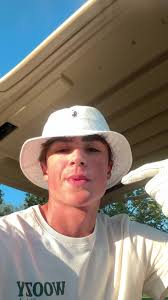 Best Putting Grip for Birdie Success in Golf