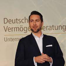 Brown marmorated stink bug, halyomorpha halys (stål), an invasive pest species. Eric Bergmann Produktmanager Baufinanzierung Atlas Dienstleistungen Fur Vermogensberatung Gmbh Dvag Xing