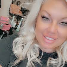 Ashley Mcneil's Instagram, Twitter & Facebook