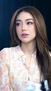 Kenakan dress terbuka, bagian pribadi Caitlyn Jenner kelihatan