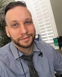 Man films himself dramatically quitting his job