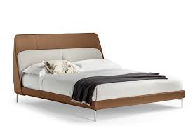 床coupe by poltrona frau 设计师gamfratesi leather bed upholstered headboard leather headboard