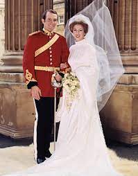 Since children's titles are inherited from their father, this means that mark and princess anne's kids (and their grandchildren, by extension) were born without royal titles. Wedding Of Princess Anne And Mark Phillips Wikipedia