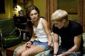 A meditation on love and its various incarnations, set within a community of friends in oregon. Feast Of Love Publicity Still Of Toby Hemingway Alexa Davalos