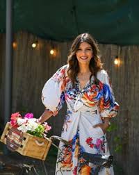 Andreia rodrigues is a tv show host, zodiac sign: Andreia Rodrigues Percorre 3 Mil Km Por Semana Com Filhas Bebes Para Gravar Programa Da Sic A Ferver Vidas