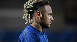 Un choix qui a notamment ce n'est pas la première fois que neymar fait preuve d'une certaine excentricité capillaire. Le Top Flop Des Coupes De Neymar