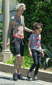 Maybe you would like to learn more about one of these? Machine Gun Kelly Geht Zum Joggen Mit Seiner Tochter Casie 11 Inmitten Von Lockdown Aktuelle Boulevard Nachrichten Und Fotogalerien Zu Stars Sternchen