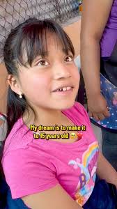 11 year old girl sells tacos in the street to pay for her cancer treatments  🥹💔 #family #streetfood #beautiful #kindness