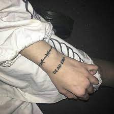 This tattoo design is one of the classiest yet most meaningful minimalist tattoos. Aesthetic Minimalist Art Uncommon Grunge Edgy Aesthetic Tattoos Dovme Taslaklari Dovme Fikirleri Kiz Dovmeleri