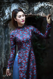 Những bí quyết diện áo dài gấm khiến ai cũng ngước nhìn