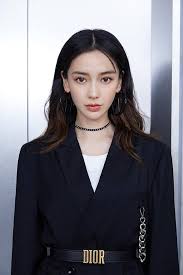 Angelababy net worth, salary, cars & houses angelababy is a chinese model, actress, and singer who has a net worth of $40 million dollars. Angelababyè½æ°´è„«å¦ çœŸå¯¦é¢å®¹ ç§'ç¾å½¢ç¶²å‹å…¨çœ‹å'† Nownews ä»Šæ—¥æ–°èž Line Today