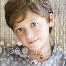Magnifique idée coiffure petite fille pour une fille aux cheveux crépus. Photos 20 Coiffures Courtes Pour Petites Filles Parents Fr Parents Fr