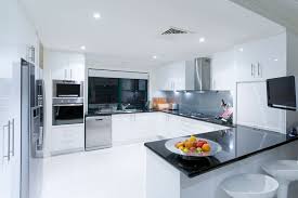 Con tira de luces led (12 volts) más un interruptor tipo microswitch nc que viene del transformador de 220 vac a 12 vdc. Como Iluminar Una Cocina 4 Propuestas Muy Interesantes