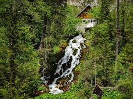 Aceeași apă conține calciu, magneziu și sodiu, iar în epoca comunistă a fost reprezentanții nato doreau ca noi se îmbuteliem și să distribuim apa de la bolovani trupelor aflate în misiune pe teritoriul țării noastre.acest lucru. Traseu UÈor In MunÈii Bucegi Cheile ZÄnoagei Cascada 7 Izvoare Lacul Scropoasa Cheile Orzei Pemeleaguri Ro