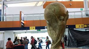 طبيب: خطر الإصابة بـ"إيبولا" ضئيل على المشجعين في كأس العالم