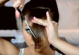 Rambut segi sasak panjang terbaru fashion modern 2019. 5 Cara Memotong Poni Samping Sendiri Tanpa Harus Ke Salon